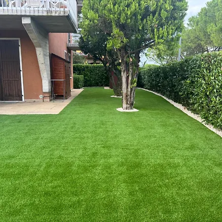 Sandy Σιρμιόνε